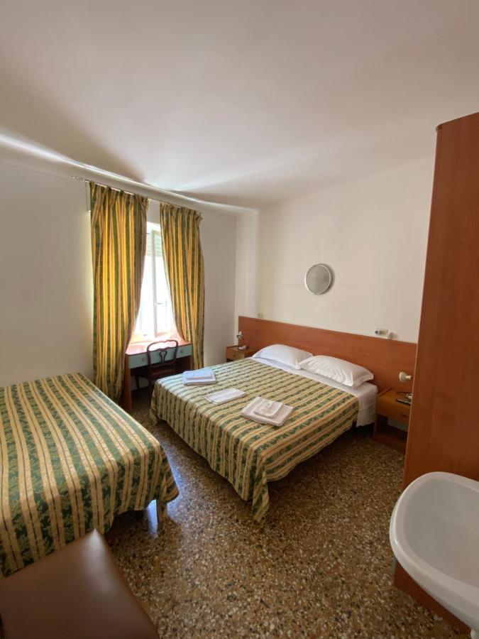 Hotel Primavera Sanremo Bagian luar foto