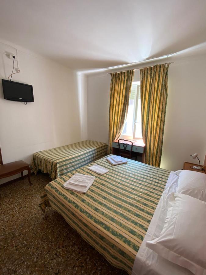Hotel Primavera Sanremo Bagian luar foto