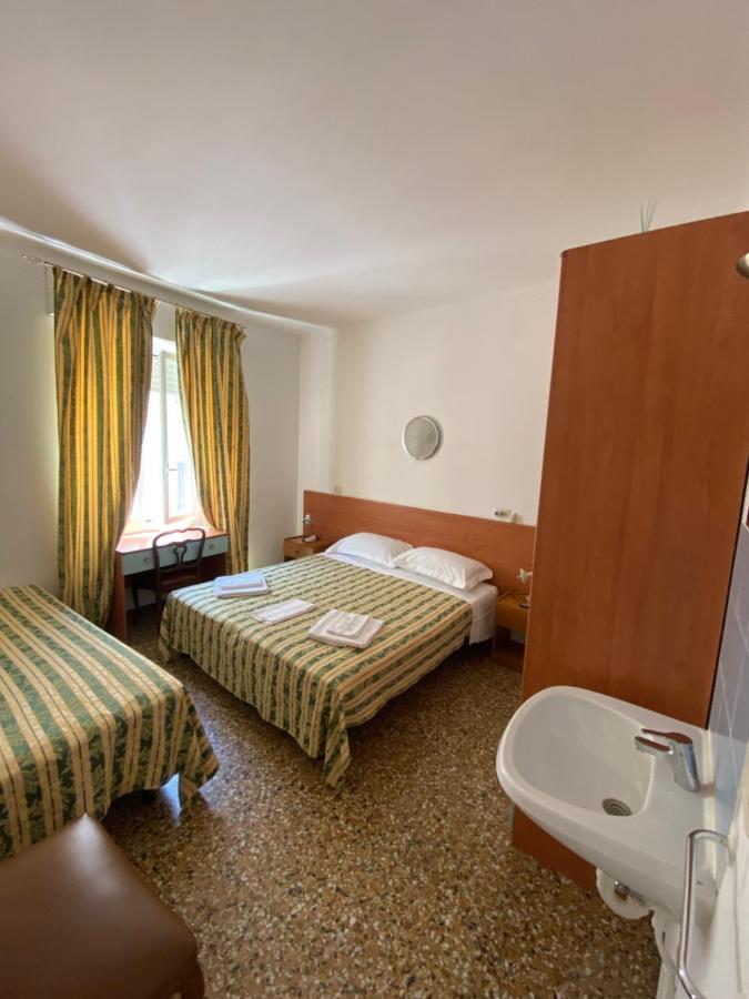 Hotel Primavera Sanremo Bagian luar foto